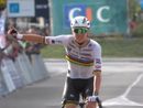 Tadej Pogacar, campione del mondo e d'Europa, favorito per la vittoria alla Tre Valli Varesine 2025