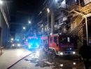 FOTO. Fiamme nella notte al cementificio Holcim di Comabbio: in azione i vigili del fuoco. Sul posto anche l'Arpa