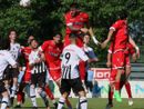 Il salto incredibile di Mattia Gabrielli contro il Meda qui sopra nella foto dell'Oltrepò FBC e, da lontano, nella prima immagine in gallery. Più in basso la premiazione dell'Oltrepò vincitore dell'Eccellenza al Premio Varese Sport e il presidente Catenacci con Gabbia del Milan