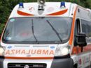 Sbalzato dalla moto cade dopo un volo di 15 metri: è grave
