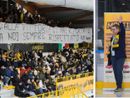 L'omaggio dell'Acinque Ice Arena al condottiero della storica doppietta Coppa-campionato Claude Devèze