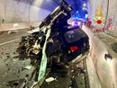 La terribile immagine dello schianto in galleria nel Comasco La terribile immagine dello schianto in galleria nel Comasco