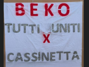 Lo striscione dei lavoratori della Beko che verrà affisso nei Comuni del territorio
