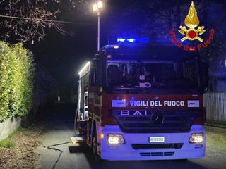 Vigili del fuoco in azione in via Romagna a Gallarate