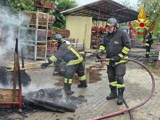 L'intervento dei vigili del fuoco a Samarate L'intervento dei vigili del fuoco a Samarate