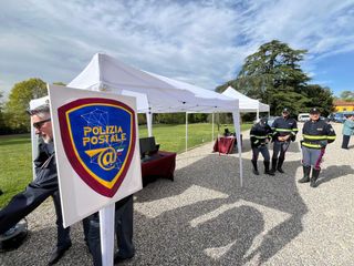 Alcuni momenti della celebrazione a Ville Ponti per il 174esimo anniversario della festa della Polizia di Stato Alcuni momenti della celebrazione a Ville Ponti per il 174esimo anniversario della festa della Polizia di Stato