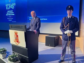 Alcuni momenti della celebrazione a Ville Ponti per il 174esimo anniversario della festa della Polizia di Stato Alcuni momenti della celebrazione a Ville Ponti per il 174esimo anniversario della festa della Polizia di Stato
