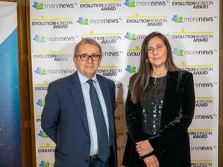 Il segretario generale di Mediafriends, Massimo Ciampa, con Chiara Osnago Gadda, event manager di Evolution Horizon Award
