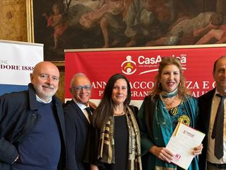Da sinistra, Mariano Giovanni Carozzi, Ceo First Personal Coin; Francesco Nova, Ceo Anferr; Chiara Osnago Gadda, giornalista; Sofia Vedani, consigliera CasAmica Odv; Bruno Alesso, La Sirenetta Resort