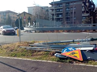 Nuovi cartelli stradali pronti a essere posizionati nei prossimi giorni Nuovi cartelli stradali pronti a essere posizionati nei prossimi giorni