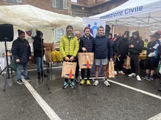 Tutti vincitori: i campioni e tutti i partecipanti che hanno dato il massimo tra fango e pioggia (si ringrazia Filippo D'Angelo per le foto dei gruppi) Tutti vincitori: i campioni e tutti i partecipanti che hanno dato il massimo tra fango e pioggia (si ringrazia Filippo D'Angelo per le foto dei gruppi)