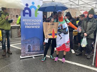 Tutti vincitori: i campioni e tutti i partecipanti che hanno dato il massimo tra fango e pioggia (si ringrazia Filippo D'Angelo per le foto dei gruppi) Tutti vincitori: i campioni e tutti i partecipanti che hanno dato il massimo tra fango e pioggia (si ringrazia Filippo D'Angelo per le foto dei gruppi)