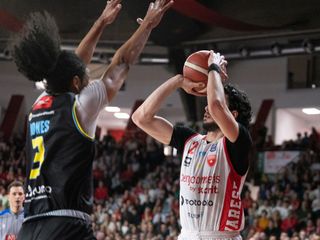 I volti vuoti e segnati di Tyus, Alviti e Librizzi dopo Varese-Cremona