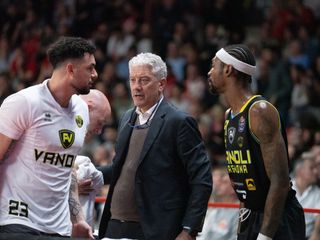 I volti vuoti e segnati di Tyus, Alviti e Librizzi dopo Varese-Cremona