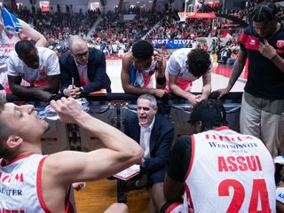 I volti vuoti e segnati di Tyus, Alviti e Librizzi dopo Varese-Cremona