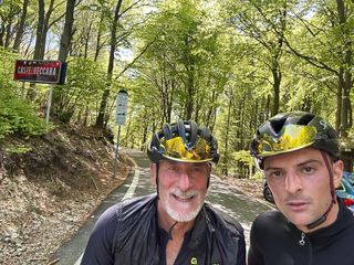 Martino Caliaro sul  suo Cuvignone insieme allo zio che glielo ha fatto scoprire 25 anni fa