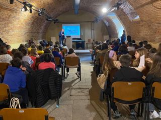 L'incontro di alunni e insegnanti con lo scrittore Luca Novelli