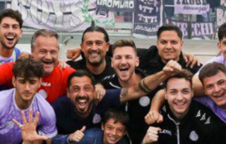 Porro, terzo da sinistra, in mezzo ai suoi ragazzi (Foto AC Legnano) Porro, terzo da sinistra, in mezzo ai suoi ragazzi (Foto AC Legnano)