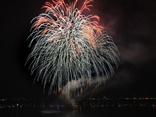 Lo spettacolo dei fuochi d'artificio sul lago sarà il clou del Ferragosto Lavenese