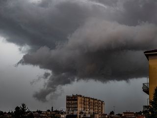 La shelf cloud su Varese (foto Gianluca Bertoni)