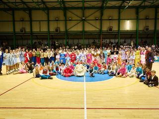 Immagini di uno spettacolo di pattinaggio a rotelle dell'associazione di Cocquio Trevisago