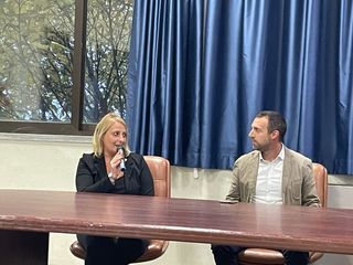 Sindaco e vicesindaco durante la presentazione