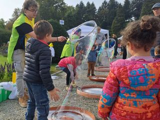 Alcune immagini della festa del Ponte del Sorriso ai Giardini Estensi Alcune immagini della festa del Ponte del Sorriso ai Giardini Estensi