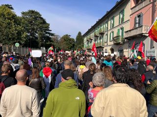 Le immagini della manifestazione di Varese per Gaza