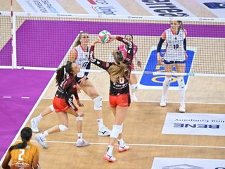 Scandicci-Uyba 3-1: alcune fasi del match (foto Lega Volley Femminile)