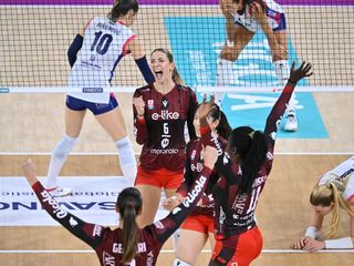 Scandicci-Uyba 3-1: alcune fasi del match (foto Lega Volley Femminile)