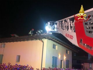 Le immagini dell'intervento dei vigili del fuoco di questa notte a Cocquio Trevisago