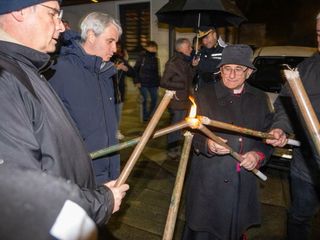Le immagini del Falò di Sant'Antonio questa sera in piazza della Motta a Varese