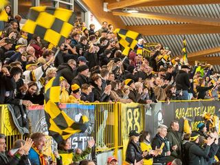 Chi ama il giallonero e Varese stasera è a Milano