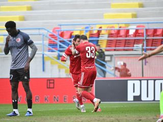 Guanziroli-gol, la festa (Foto Galbiati)
