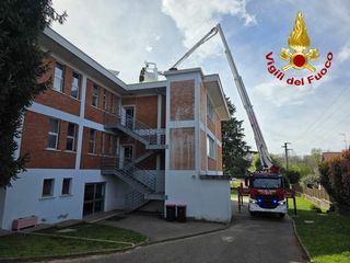 I vigili del fuoco sono stati chiamati a una settantina di interventi per il vento in provincia di Varese I vigili del fuoco sono stati chiamati a una settantina di interventi per il vento in provincia di Varese