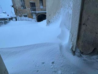 Il Borgo che sorveglia Varese nella mattinata di oggi, domenica 15 marzo/2 (foto Livio Lonati/2)