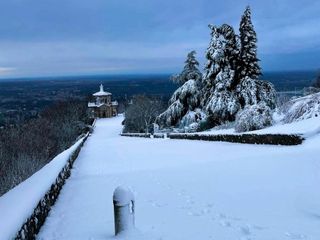 Il viale delle cappelle nella prima mattinata di oggi