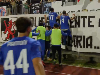 La festa brianzola dopo l'1-0 qui e sotto La festa brianzola dopo l'1-0 qui e sotto