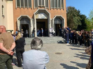Varese e Biumo si sono fermate per l'ultimo abbraccio a Matteo