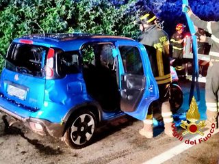 Le immagini del tragico incidente di stanotte in provincia di Como Le immagini del tragico incidente di stanotte in provincia di Como