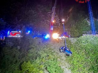 Le immagini del tragico incidente di stanotte in provincia di Como Le immagini del tragico incidente di stanotte in provincia di Como