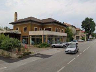 L'esterno della ex concessionaria Terziroli/2