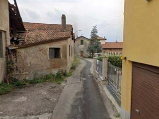 L'esterno della ex concessionaria Terziroli da via Correnti