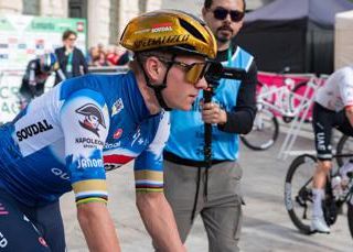 Evenepoel, incidente in allenamento e corsa in ospedale