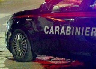 Prato, 22enne uccide la madre a coltellate e poi incendia la casa
