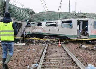 Disastro ferroviario Pioltello, una condanna e otto assoluzioni tra cui l'ex ad Rfi Gentile