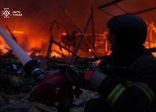 Ucraina, nuovo attacco della Russia: pioggia di missili su Kiev, incendi e feriti nella capitale