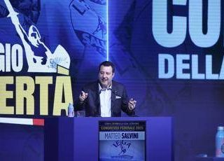 Salvini si ricandida al Viminale: &quot;Parlerò con Meloni&quot;. Ma Forza Italia frena