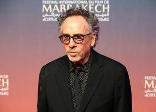 Tim Burton presenta 'Mercoledì 2' in Italia, l'incontro con i ragazzi del Giffoni Film Festival