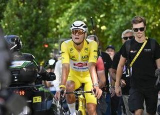 Tour, fuga d'oro di Healy nella sesta tappa. Van der Poel torna in maglia gialla